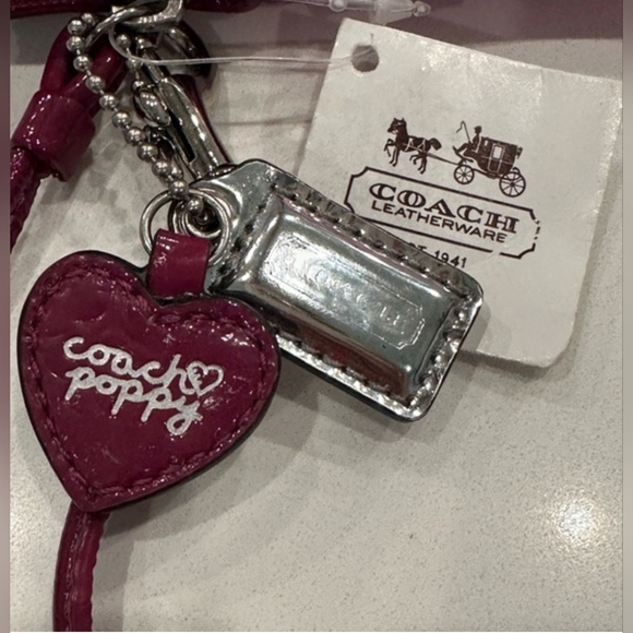 Coach Poppy Sequin Sweetheart Wristlet Hot Pink NWT - Picture 3 of 9